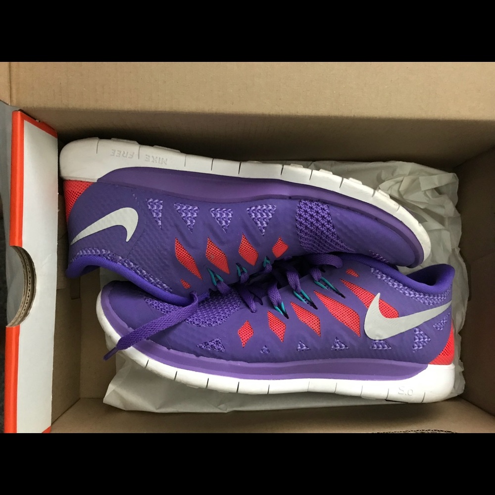 Kids youth Nike free runs size 4Y/ women’s size 6